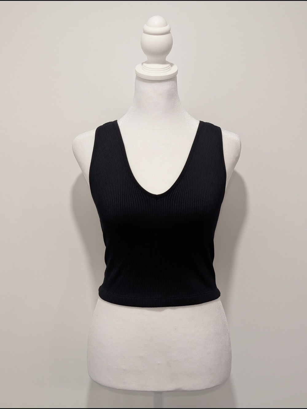 Dynamite Black Ribbed V-Neck Cropped Tank